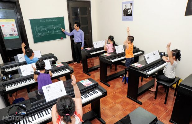 Gia sư dạy đàn piano tại trung tâm
